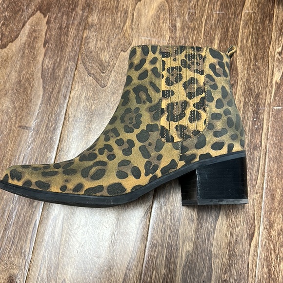 Blondo Animal Print Waterproof Booties - Picture 7 of 14